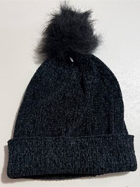 NEW Isotoner Black Knit Pom Pom Beanie